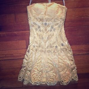 Yellow dress with cute detail worn once